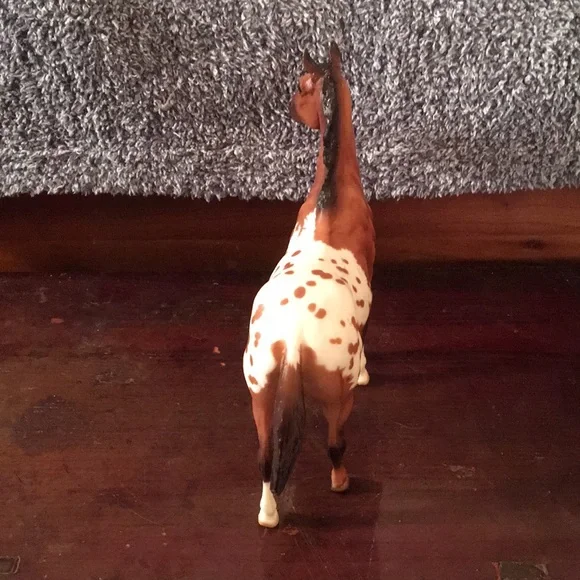 Spotted Brown and White Horse Figurine - Picture 4 of 5